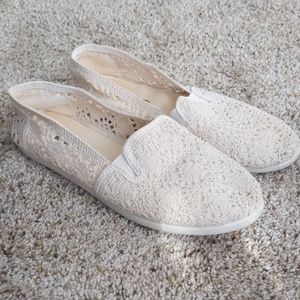Cream Slip on Airwalks size 9